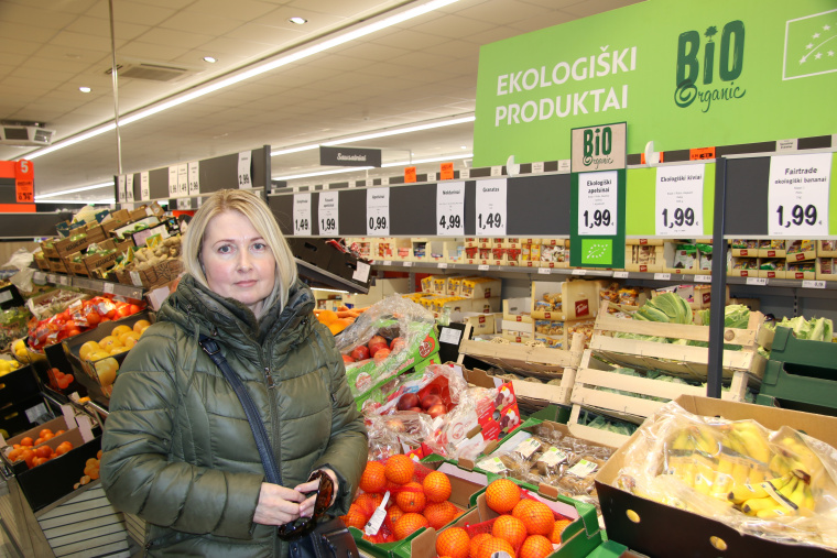 Lidl customer Dalia cannot call herself a “one-store-shopper”, but she is happy about the opening of a new store nearby as she often comes here for dairy products